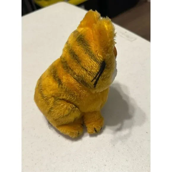 Vintage R. Dakin Yellow Garfield 1981 United Features Syndicate Plush Cat Toy 8" - Picture 3 of 7